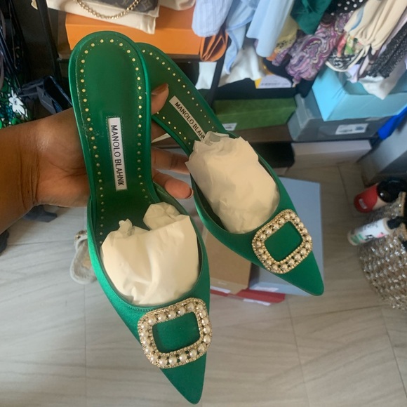 MANOLO BLAHNIK
Satin Fabetamu 70 Mule in Green worn once - Picture 7 of 7